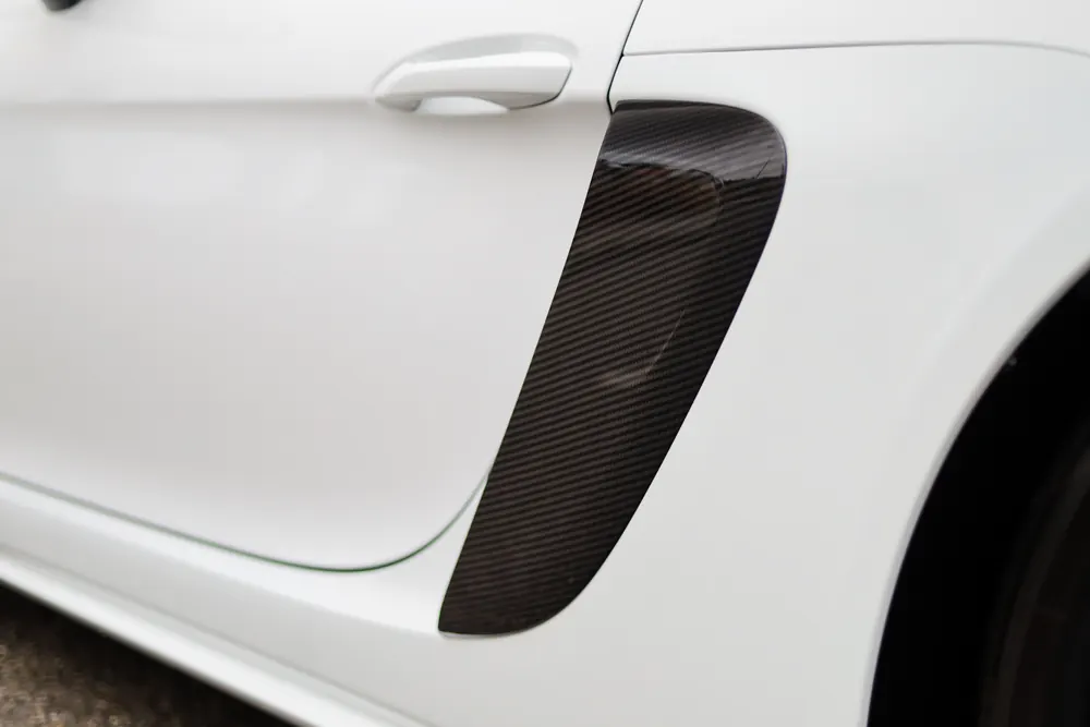 Zijdelingse luchtinlaat van de Porsche 718 Cayman